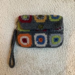 Wool clutch